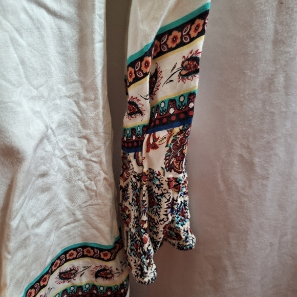 Valerie Steven's small slouchy floral blouse. - Picture 3 of 5